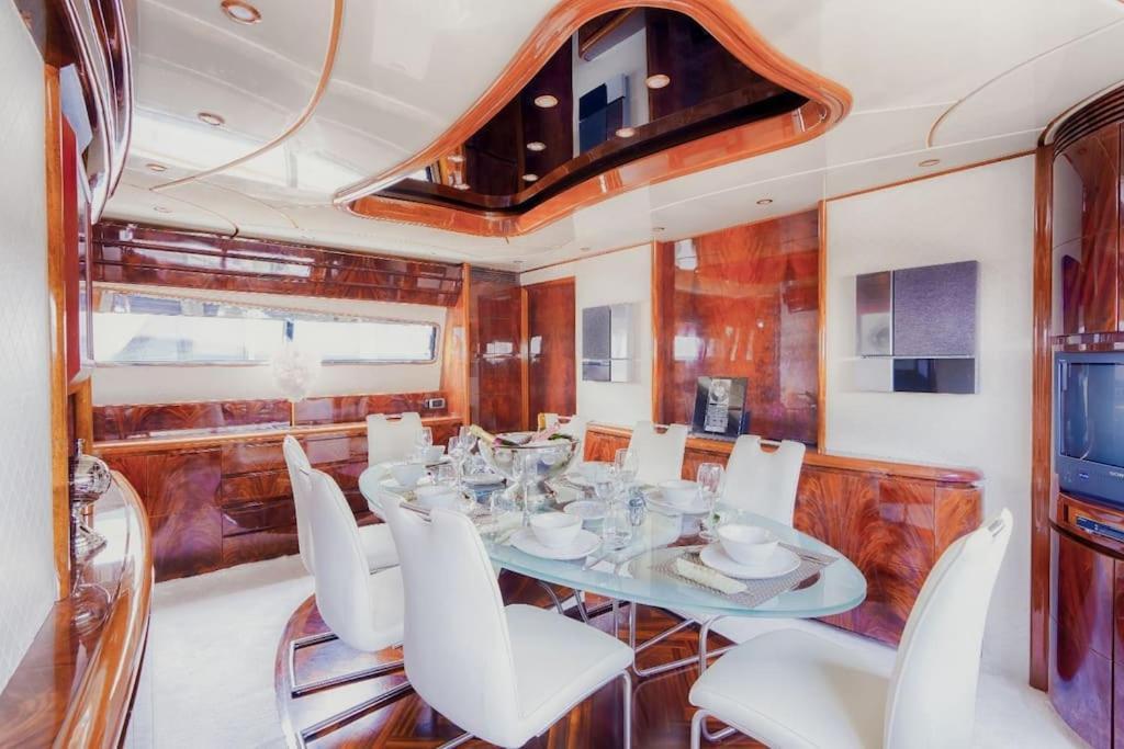 ホテル Super Yacht Located In Puerto Banus マルベーリャ エクステリア 写真