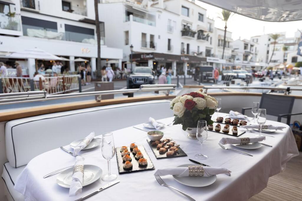 ホテル Super Yacht Located In Puerto Banus マルベーリャ エクステリア 写真